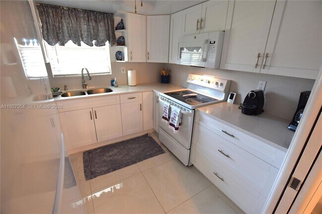 Foto del edificio - 2750 Emory Dr W