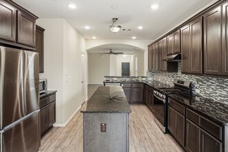 Building Photo - 29880 Dovetail Blf Ln