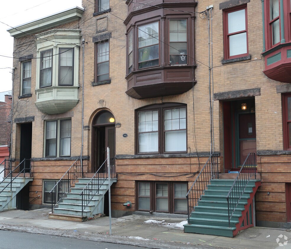 Building Photo - 36 Spring St
