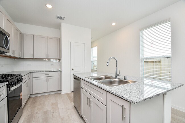 Building Photo - 23110 Deanston Dr