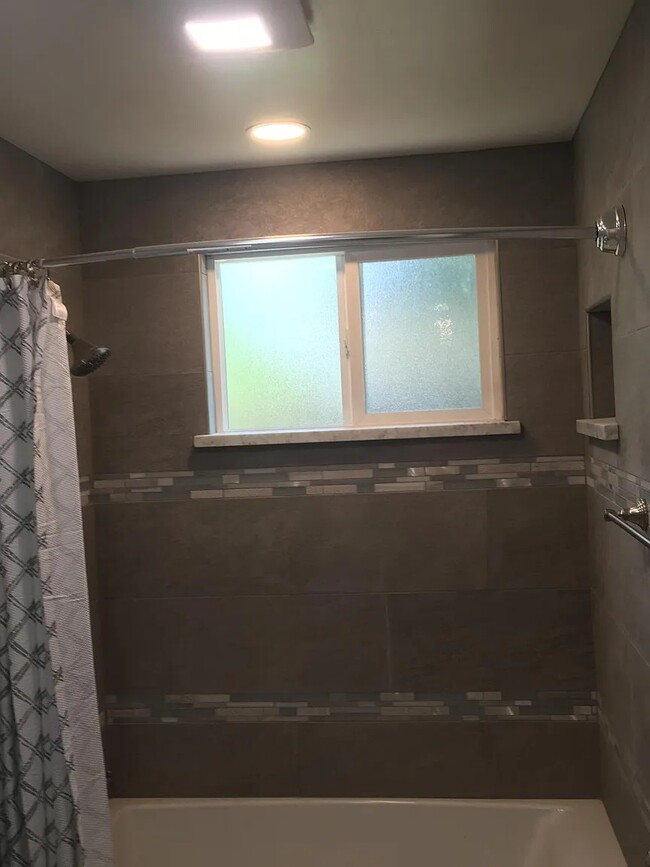 Building Photo - 1222 Palamos Ave