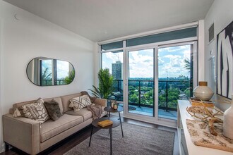 Building Photo - E18HTEEN