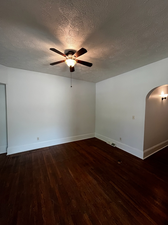 Entryway/Dining - 3231 Scranton Rd