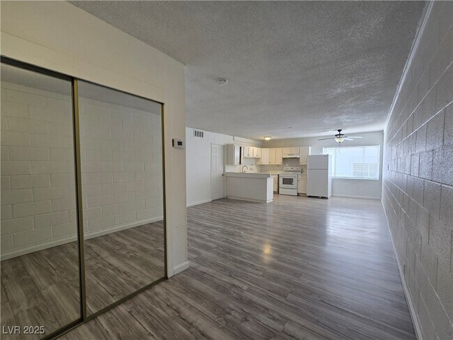 Foto del edificio - 2913 Stewart Ave