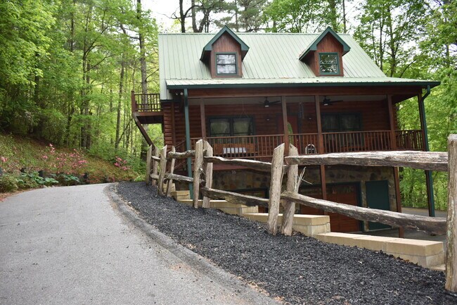 Building Photo - 1606 Persimmon Rd