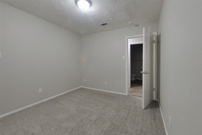 Building Photo - 7331 Millbrae Ln