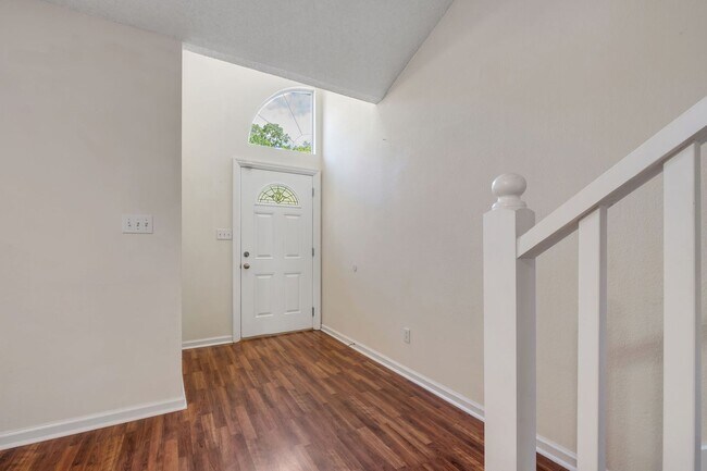 Foto del edificio - NE Tallahassee Townhome with Community Pool