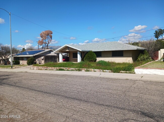 Building Photo - 334 Essex Rd