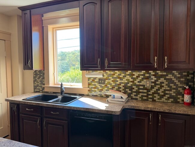 Building Photo - 28 Galpin St