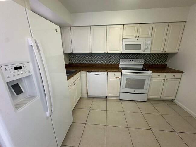 Foto del edificio - 2404 Seaside Dr