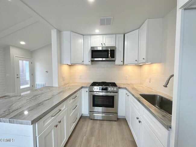 Building Photo - 900 Catamaran St