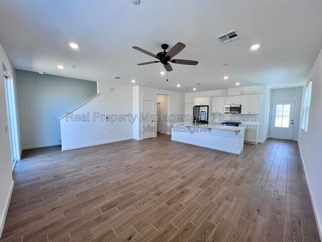 Foto del edificio - 883 Fruitwood Ave