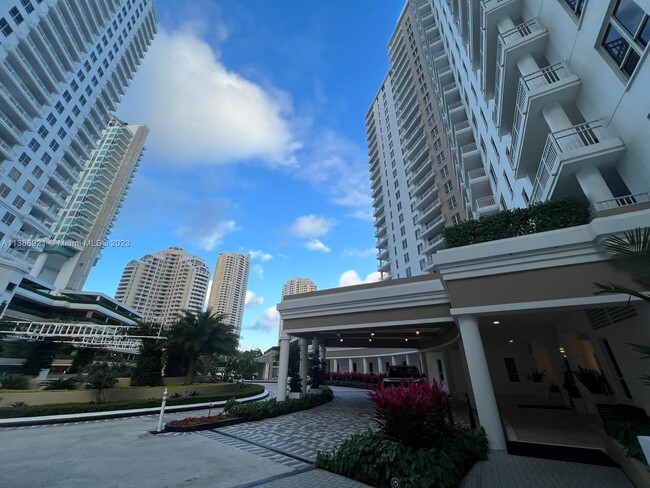 Foto del edificio - 701 Brickell Key Blvd