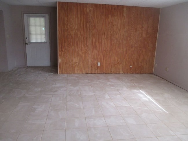 Building Photo - SHORE ACRES-GREAT LOCATION NEAR 4TH ST N