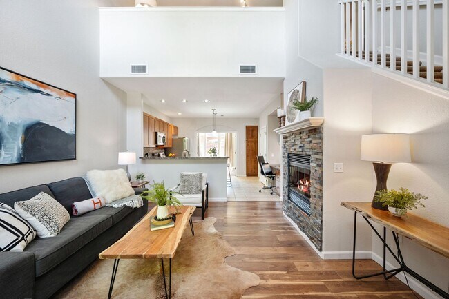Foto del edificio - Spacious 3BR + Loft in the Palomino Park C...