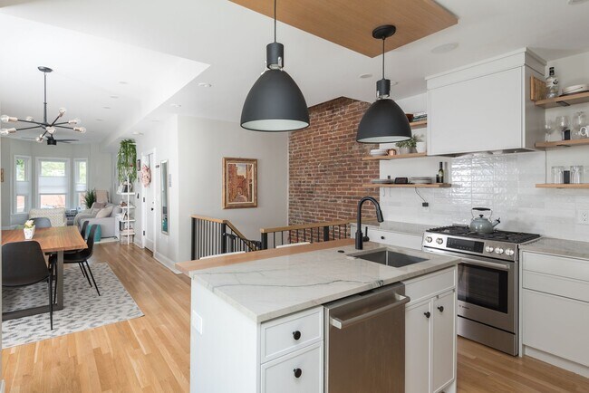 Building Photo - Modern Luxury Duplex in South Boston