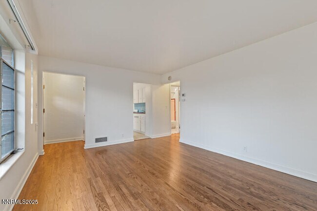 Foto del edificio - 115 Imperial Blvd