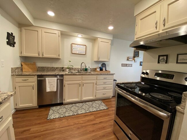 Foto del edificio - 4135 NW Walnut Pl