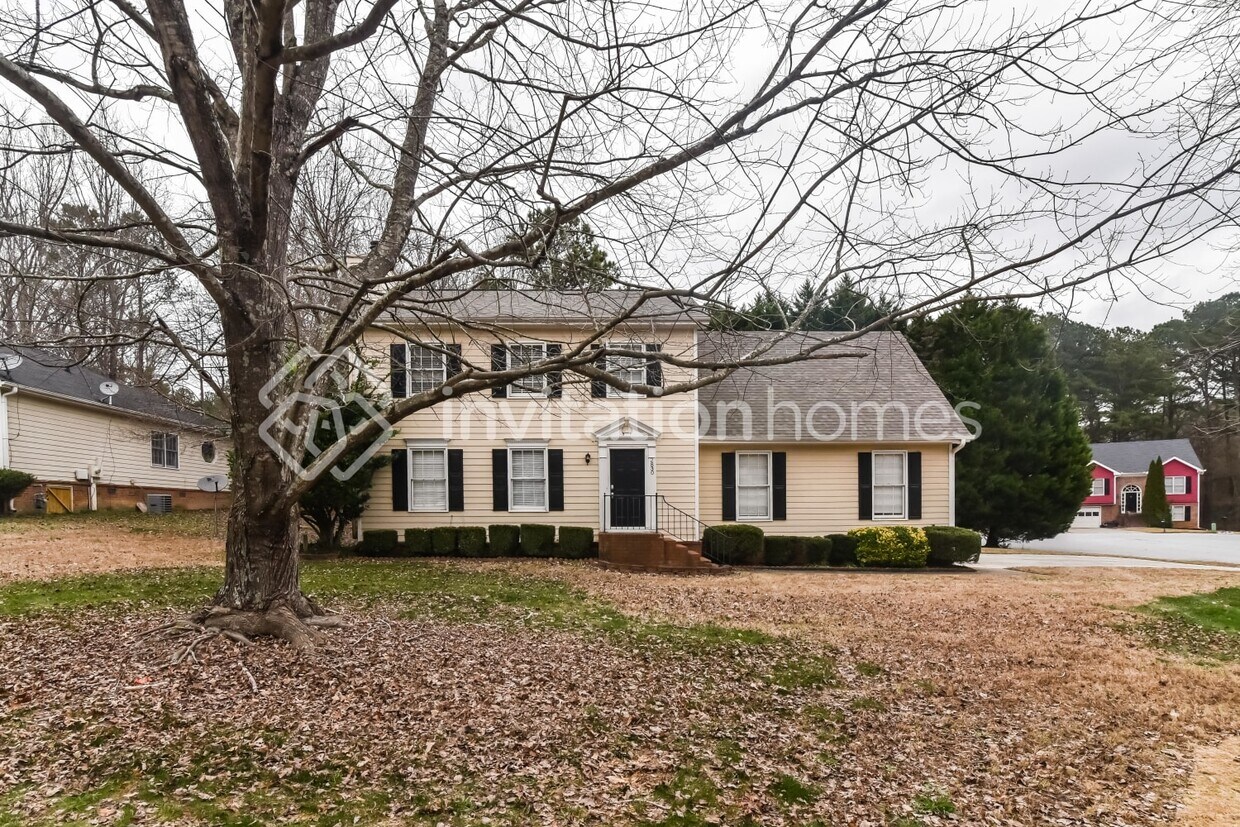 Primary Photo - 2830 Park Chase Dr