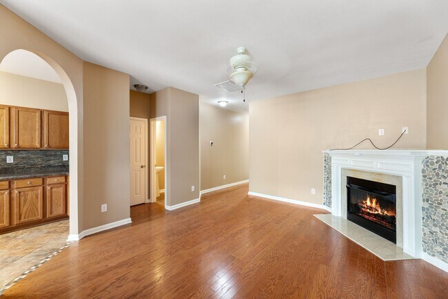 Foto del edificio - Three Bedroom Townhome in sought-after Mat...