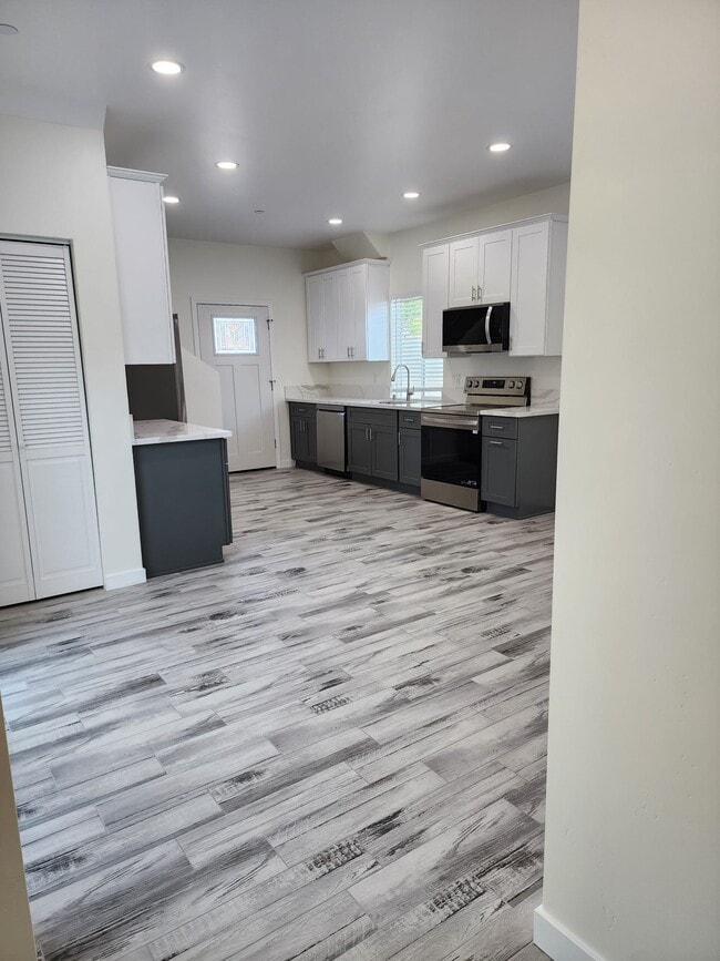 Building Photo - 508 Carlsbad St