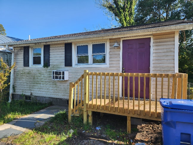 Building Photo - 826 Hanover St