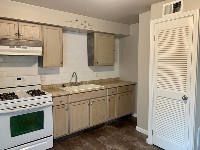 Foto del edificio - 146 Maplewood Avenue (Full Service)