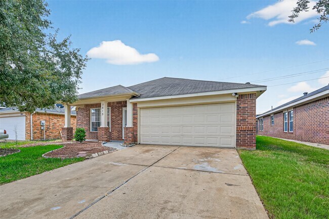 Foto del edificio - 5615 Brookhollow Oaks Trail