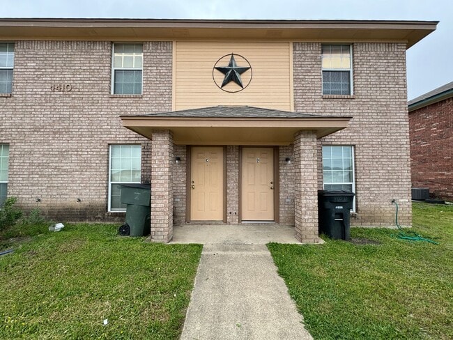Building Photo - 4410 Sylvia Dr