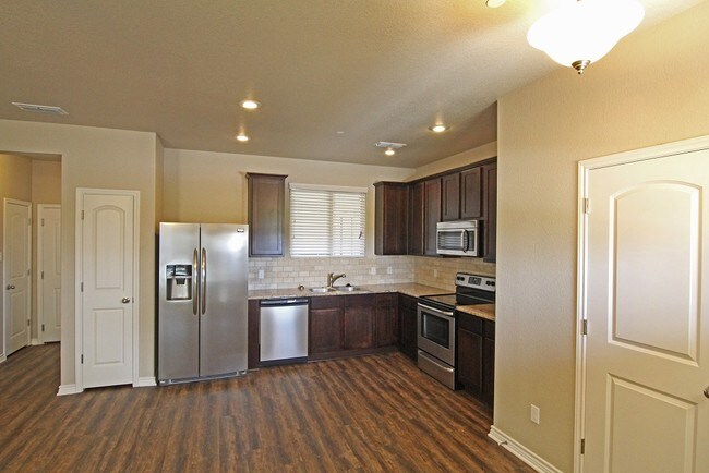 Building Photo - 623 Westfield Blvd