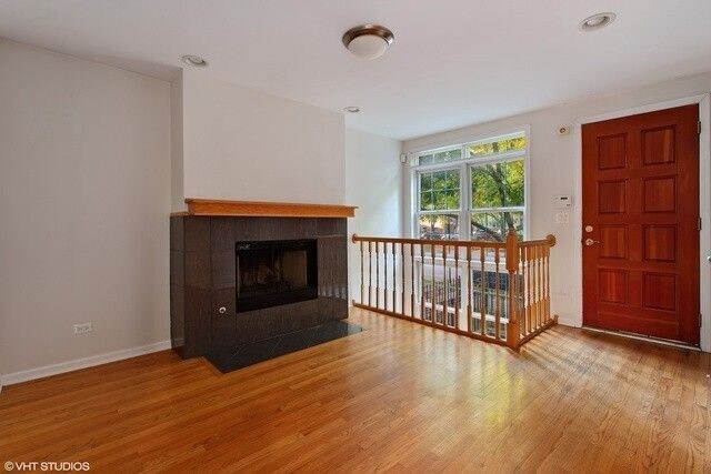 Living Room - 855 W George St