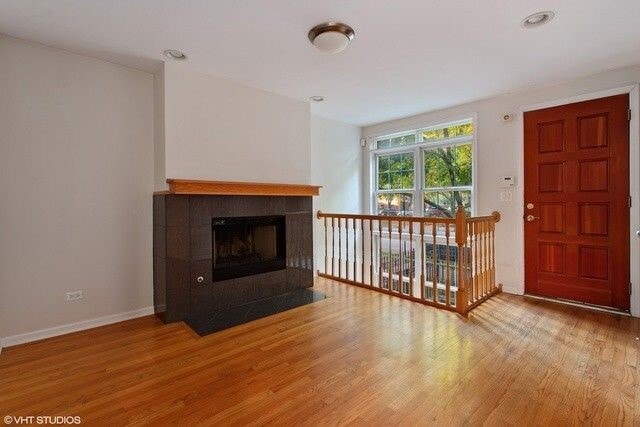 Living Room - 855 W George St