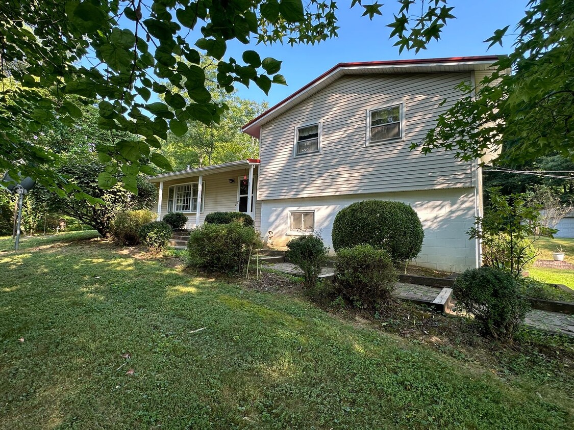 Primary Photo - 4 Bedroom, 2 Bathroom House