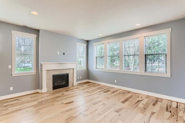 Building Photo - Elegant Orenco Home with Granite Kitchen, Fireplace & Private Greenspace