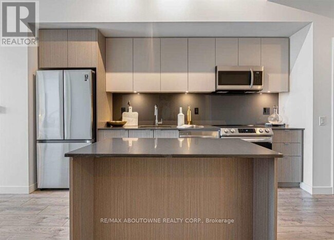 Building Photo - 133-BO133 Bronte Rd
