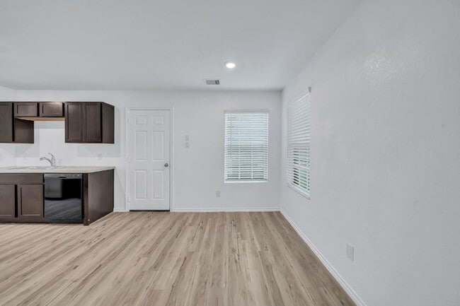 Building Photo - Like-new three bedroom single story home featuring a spacious open floor plan ideal for modern li...