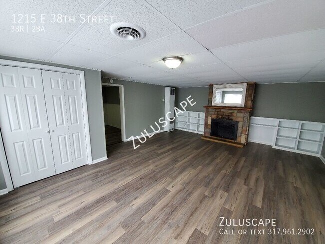 Building Photo - Gorgeous 3 bed/2 bath ranch w/ 2 car detac...
