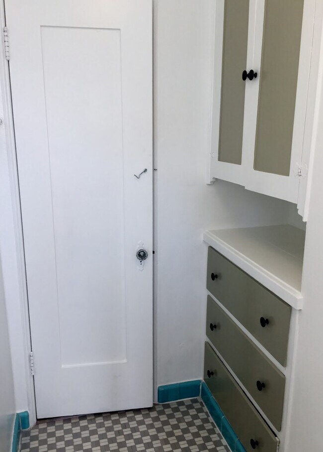 Foto del edificio - Beautiful cottage-like home. CONVENIENT TO UCSD MEDICAL!!!