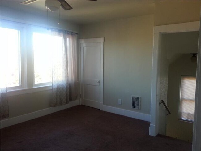 Foto del edificio - 331 Bracken Ave