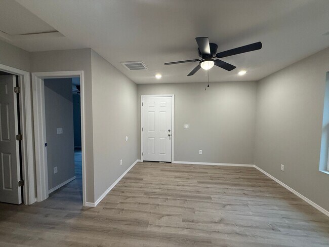 Foto del edificio - 1420 W Scott St