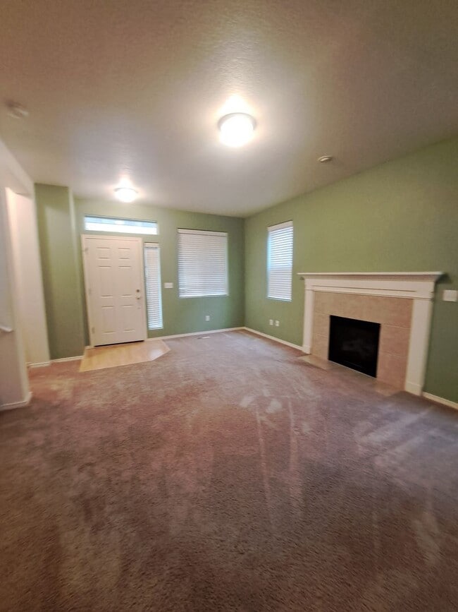 Building Photo - 3 BEDROOM - AC - move in ready Hillsboro