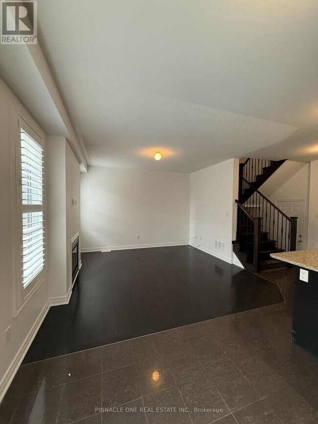 Building Photo - 168 Durhamview Cres