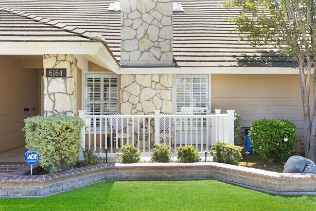 Foto del edificio - Modern Luxury in Cypress – 4BR Home with H...