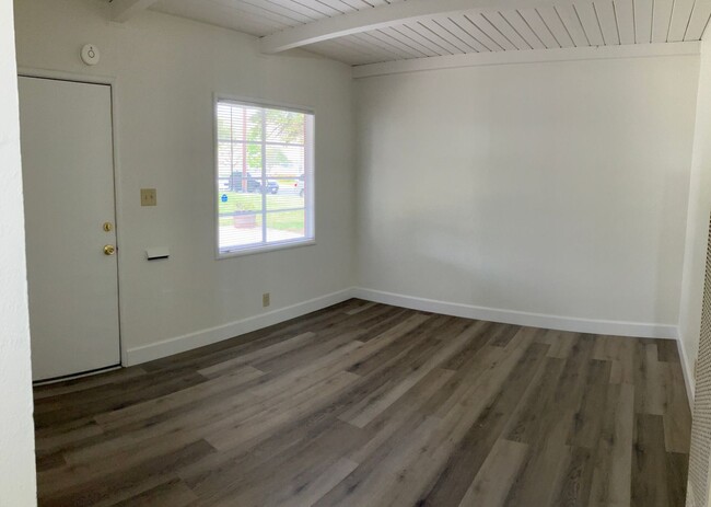 Foto del edificio - 1130 Stoddard Ave