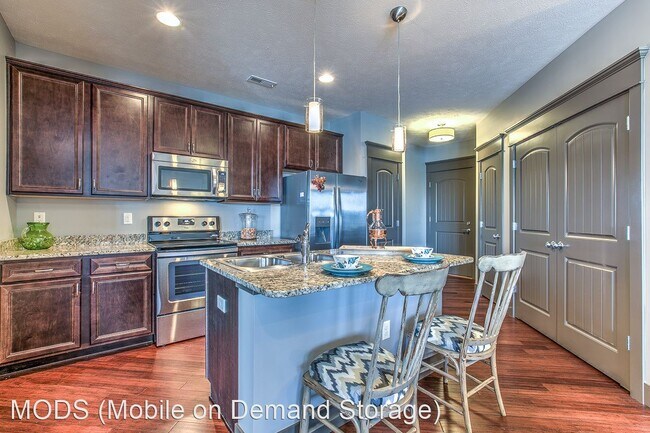 Building Photo - 1 br, 1 bath Apartment - 1010 N. 192nd Cou...