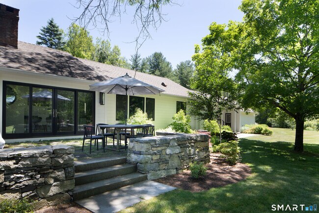 Building Photo - 54 Robin Hill Ln