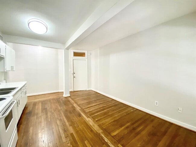 Building Photo - 4021 Mandell St