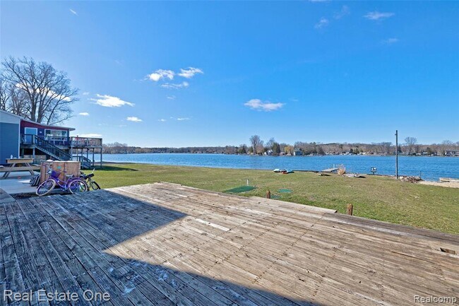 Foto del edificio - 1982 S Ortonville Rd