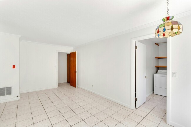 Foto del edificio - 516 Knickerbocker Rd