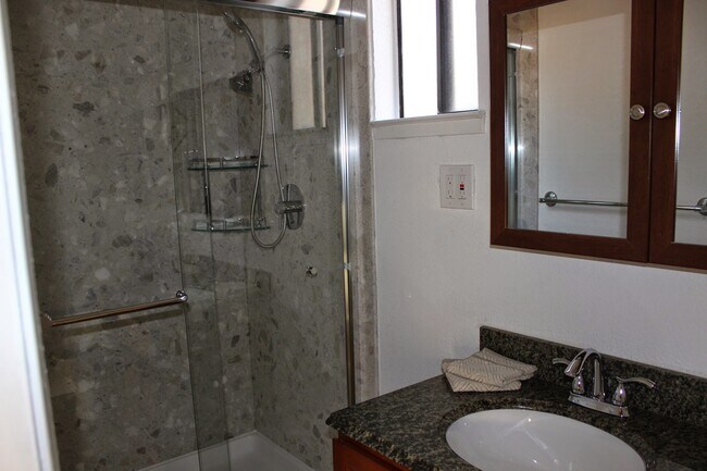 Building Photo - 2386 Sunny Vista Dr